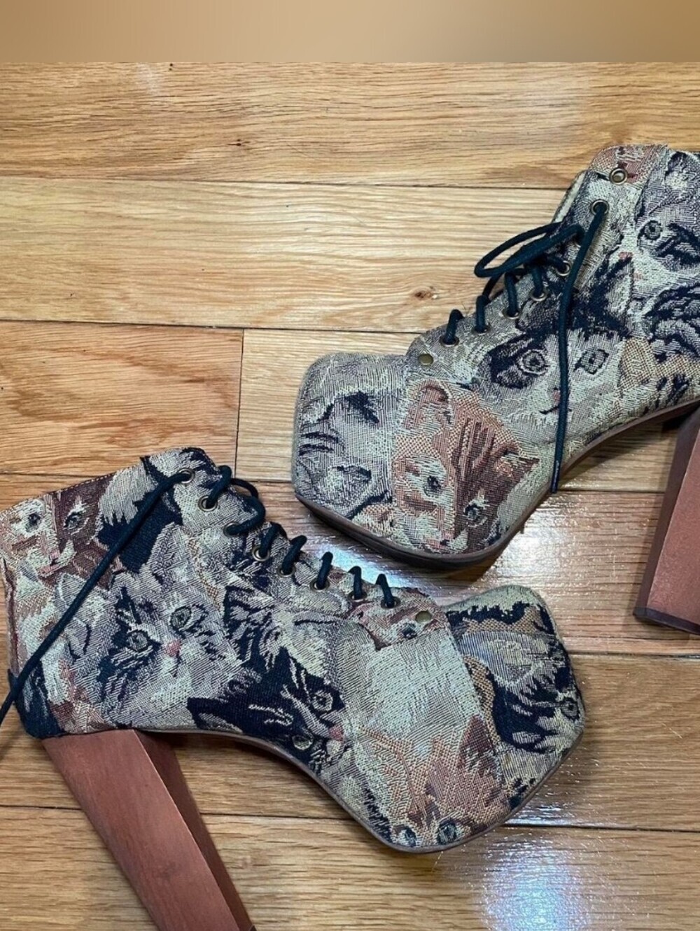 Jeffrey Campbell's RARE Lita Cat Tapestry Lace-Up Platform Booties Size 9.5 - Picture 2 of 7